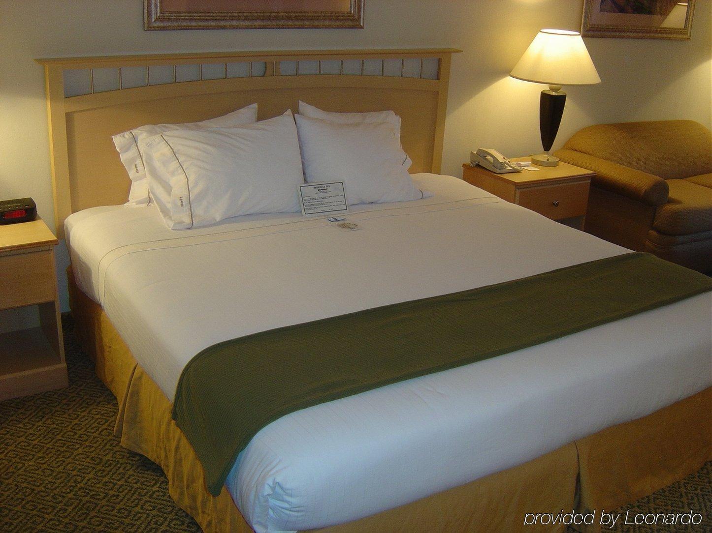 Holiday Inn Express Hotel & Suites Raleigh North - Wake Forest By Ihg Habitación foto